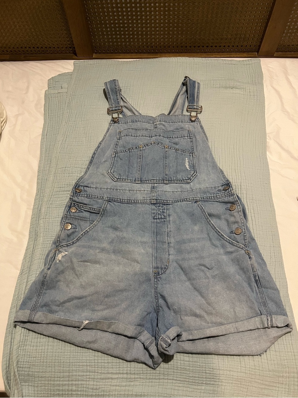 Gap Women’s Light Wash Denim Short Overalls